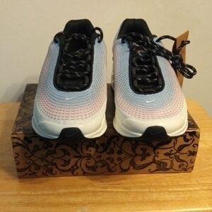 New Women's Nike Ombre Mesh Runner in Light Blue and Soft Pink Size 8